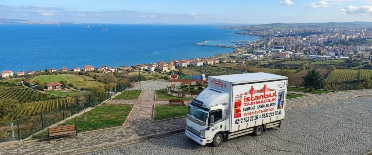 İstanbul Tekirdağ evden eve nakliyat aracı, Tekirdağ sahilini gören seyir terasında